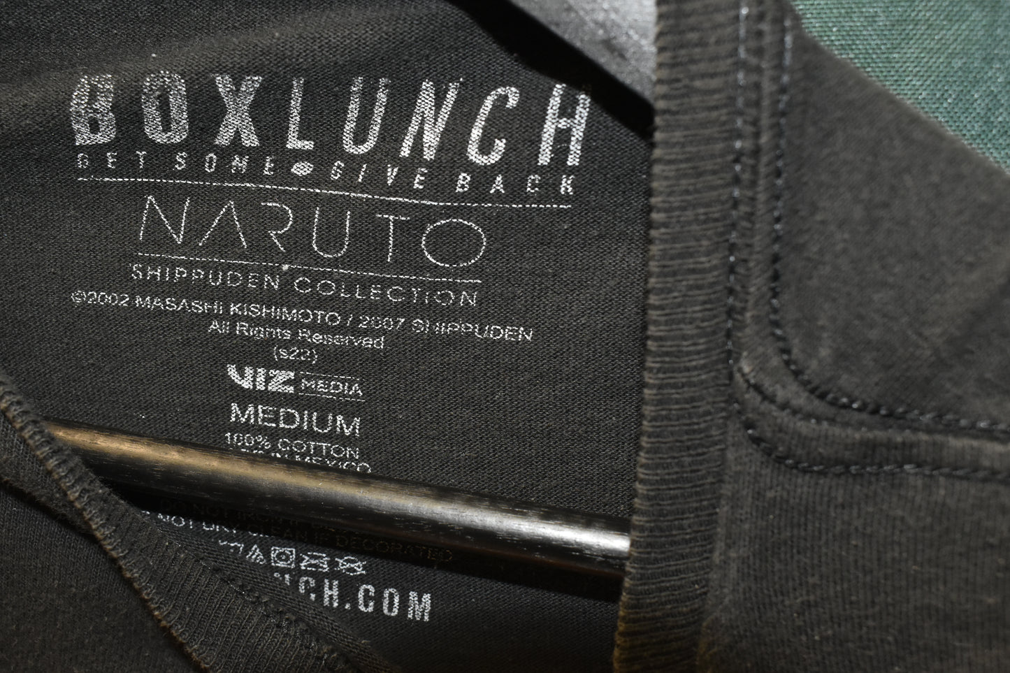 PREOWNED ANIME SHIRT MEDIUM NARUTO BOXLUNCH